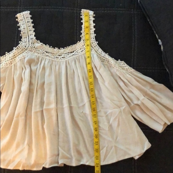 NWT Sadie & Sage Cold Shoulder Top - Picture 8 of 8